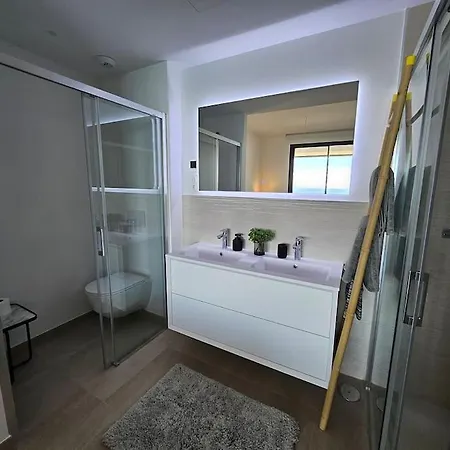 Seaviews Front Face Unit Apartment *